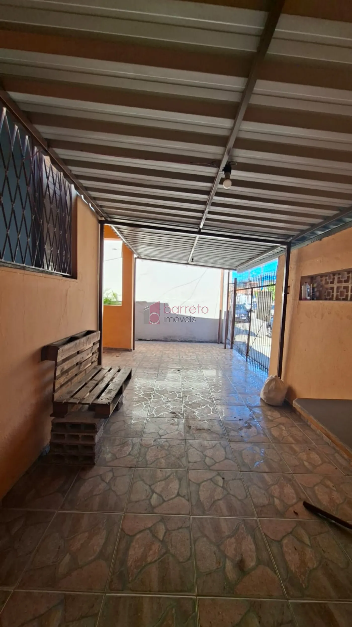 CASA COM EDÍCULA À VENDA NO BAIRRO VIANELO EM JUNDIAÍ/SP