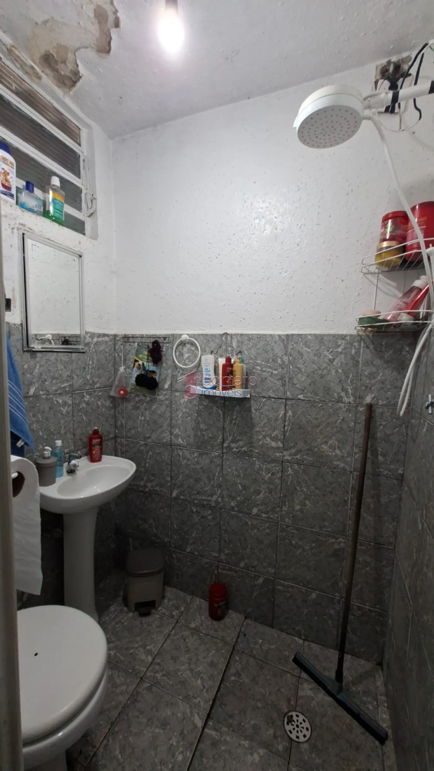 CASA COM EDÍCULA À VENDA NO BAIRRO VIANELO EM JUNDIAÍ/SP