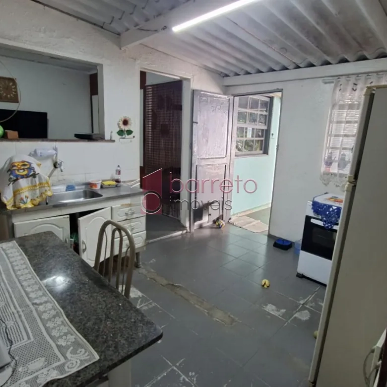 CASA COM EDÍCULA À VENDA NO BAIRRO VIANELO EM JUNDIAÍ/SP