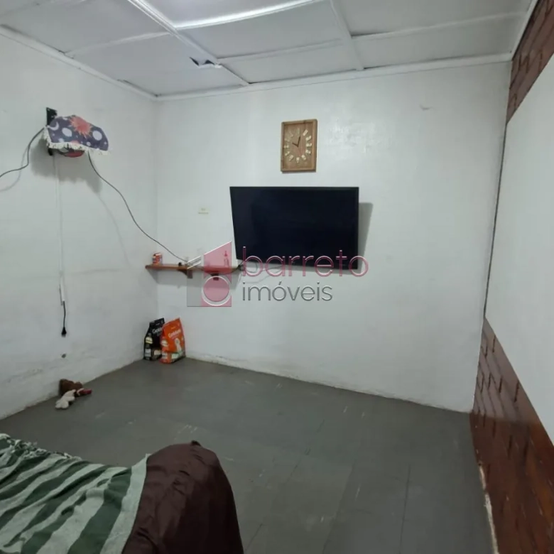 CASA COM EDÍCULA À VENDA NO BAIRRO VIANELO EM JUNDIAÍ/SP