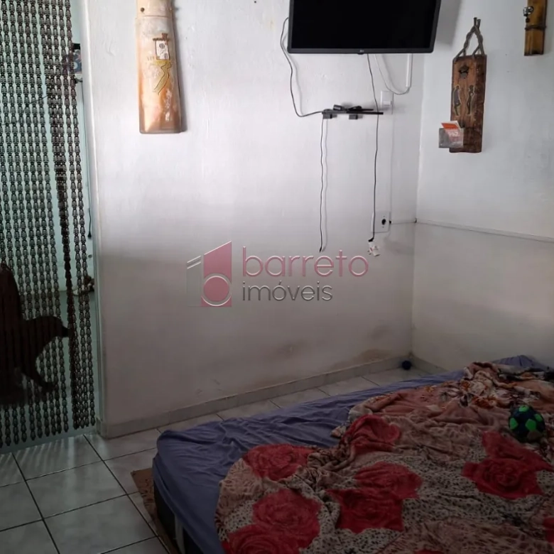 CASA COM EDÍCULA À VENDA NO BAIRRO VIANELO EM JUNDIAÍ/SP