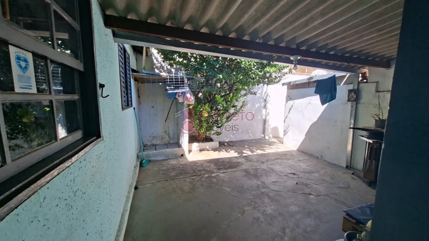 CASA COM EDÍCULA À VENDA NO BAIRRO VIANELO EM JUNDIAÍ/SP