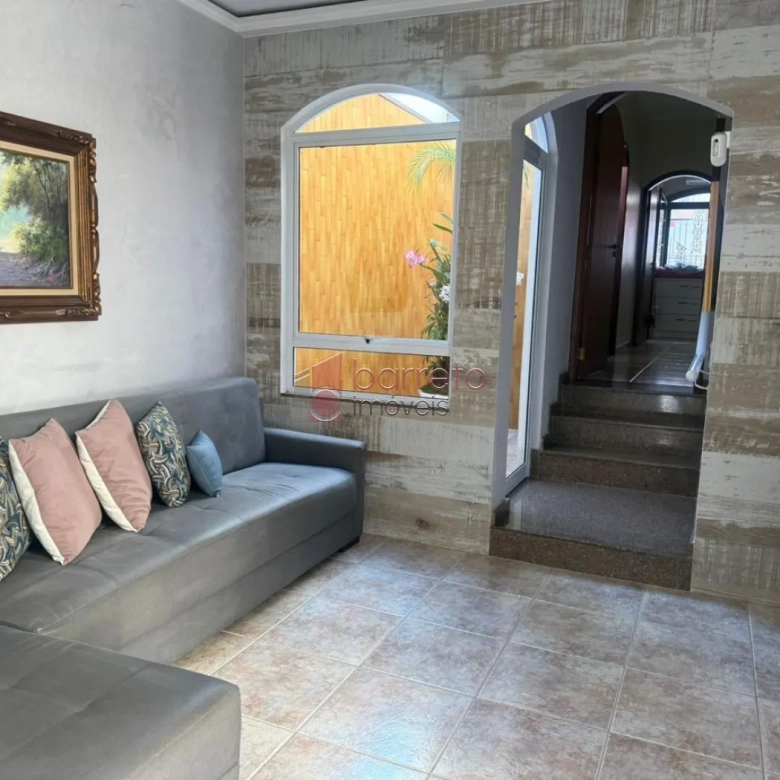 CASA À VENDA COM TERRENO DE 262M² NO BAIRRO VIANELO EM JUNDIAÍ-SP