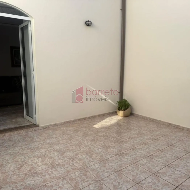CASA À VENDA COM TERRENO DE 262M² NO BAIRRO VIANELO EM JUNDIAÍ-SP