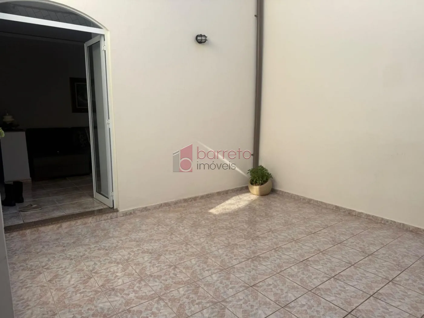 CASA À VENDA COM TERRENO DE 262M² NO BAIRRO VIANELO EM JUNDIAÍ-SP