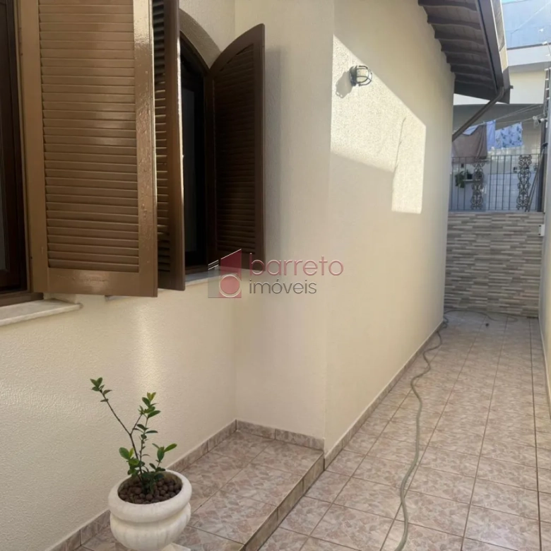 CASA À VENDA COM TERRENO DE 262M² NO BAIRRO VIANELO EM JUNDIAÍ-SP