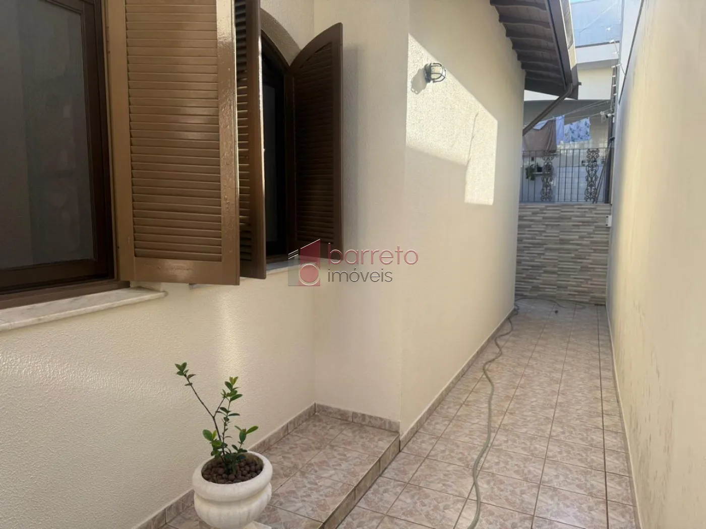 CASA À VENDA COM TERRENO DE 262M² NO BAIRRO VIANELO EM JUNDIAÍ-SP