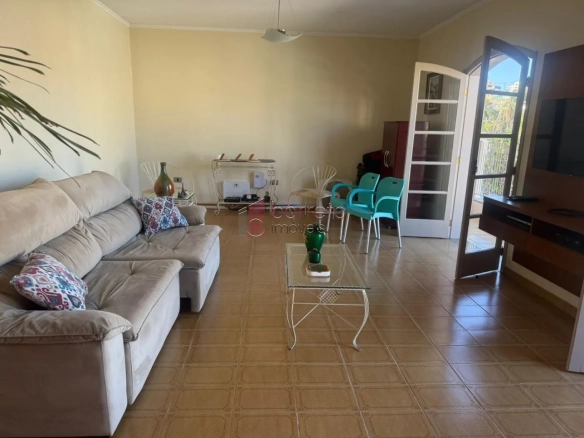 CASA À VENDA COM TERRENO DE 262M² NO BAIRRO VIANELO EM JUNDIAÍ-SP