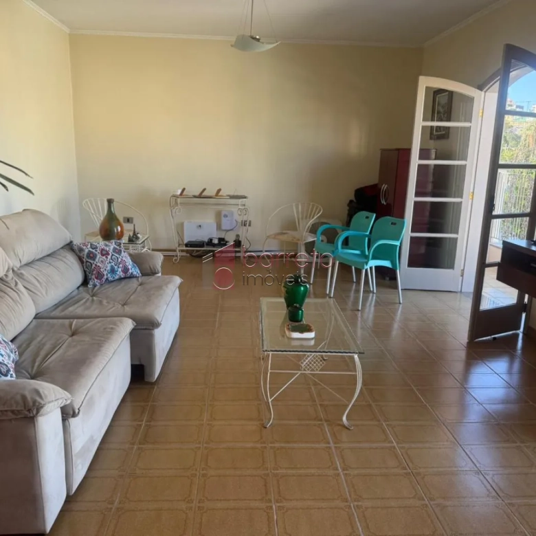 CASA À VENDA COM TERRENO DE 262M² NO BAIRRO VIANELO EM JUNDIAÍ-SP