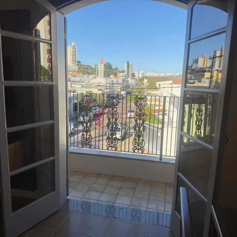 CASA À VENDA COM TERRENO DE 262M² NO BAIRRO VIANELO EM JUNDIAÍ-SP