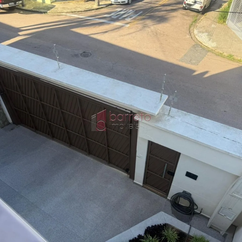 CASA À VENDA COM TERRENO DE 262M² NO BAIRRO VIANELO EM JUNDIAÍ-SP