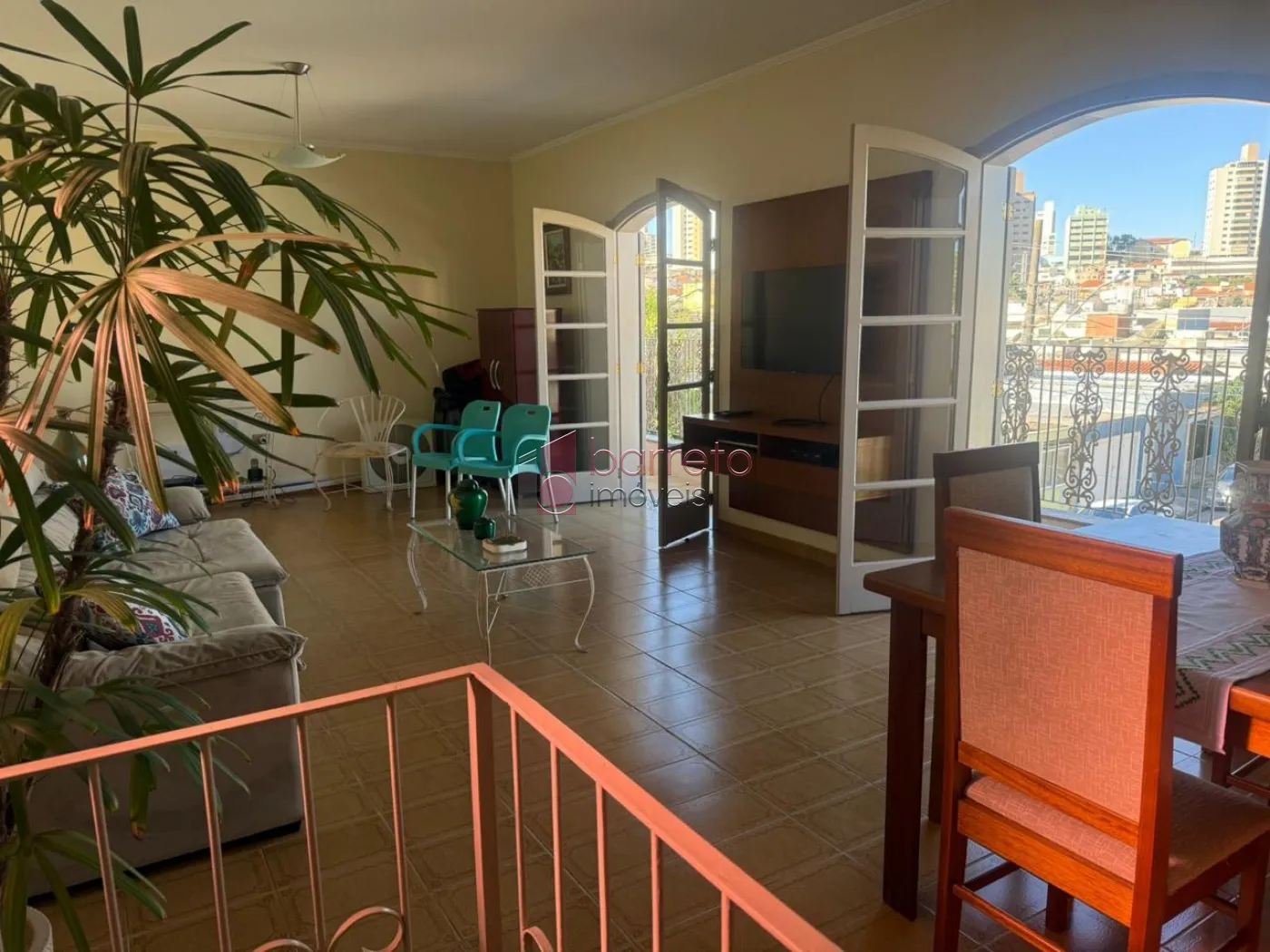 CASA À VENDA COM TERRENO DE 262M² NO BAIRRO VIANELO EM JUNDIAÍ-SP
