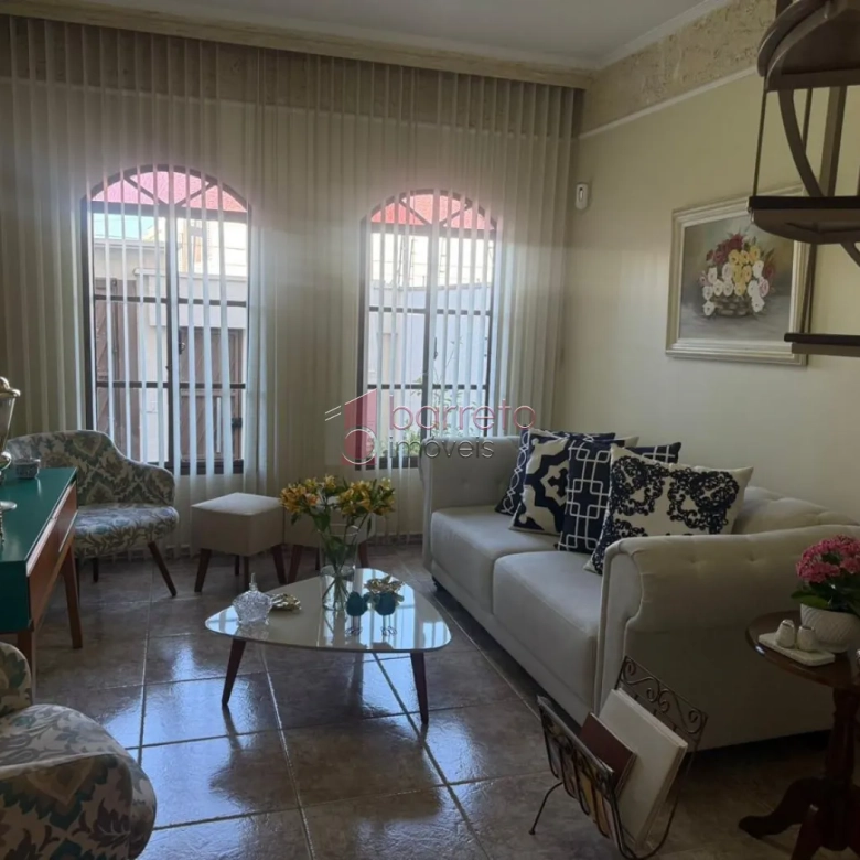 CASA À VENDA COM TERRENO DE 262M² NO BAIRRO VIANELO EM JUNDIAÍ-SP