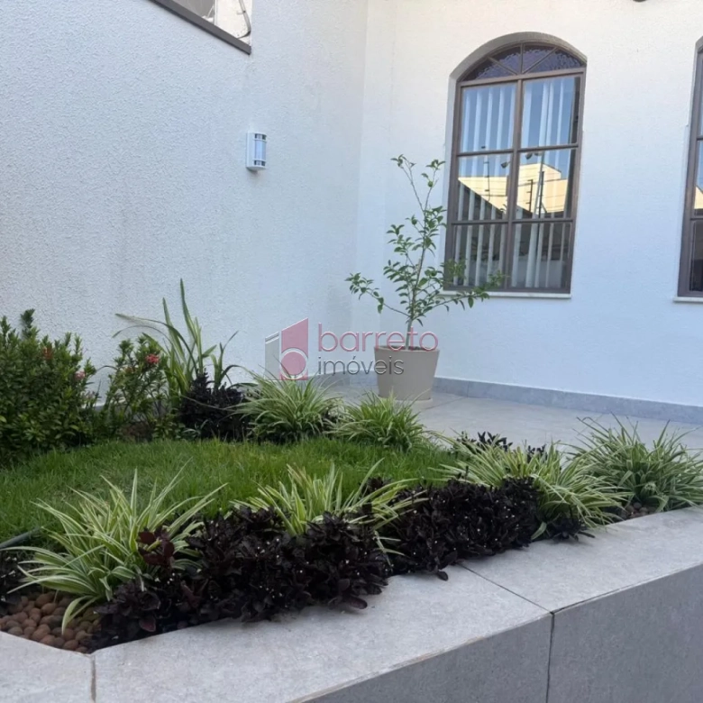 CASA À VENDA COM TERRENO DE 262M² NO BAIRRO VIANELO EM JUNDIAÍ-SP