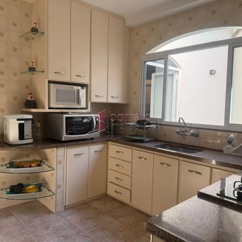 CASA À VENDA COM TERRENO DE 262M² NO BAIRRO VIANELO EM JUNDIAÍ-SP