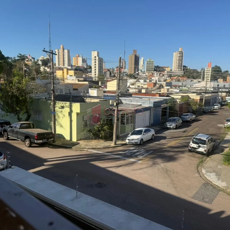 CASA À VENDA COM TERRENO DE 262M² NO BAIRRO VIANELO EM JUNDIAÍ-SP