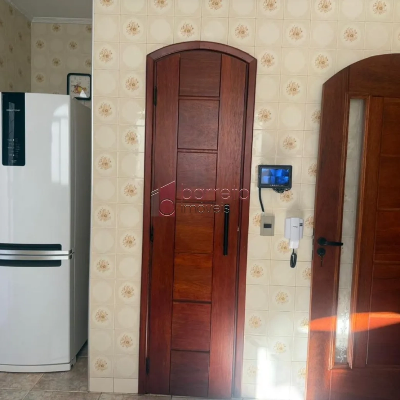 CASA À VENDA COM TERRENO DE 262M² NO BAIRRO VIANELO EM JUNDIAÍ-SP