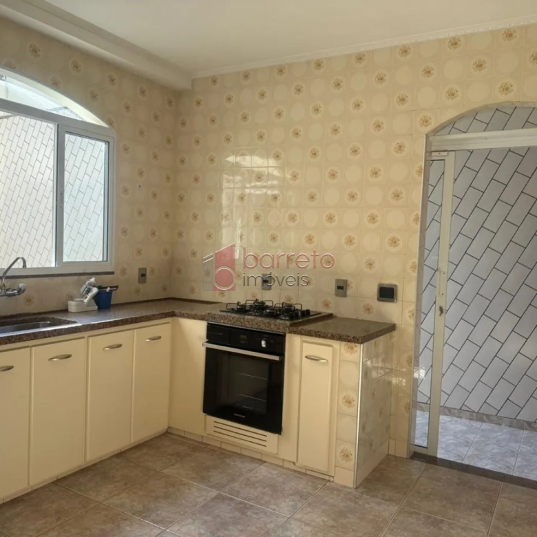 CASA À VENDA COM TERRENO DE 262M² NO BAIRRO VIANELO EM JUNDIAÍ-SP
