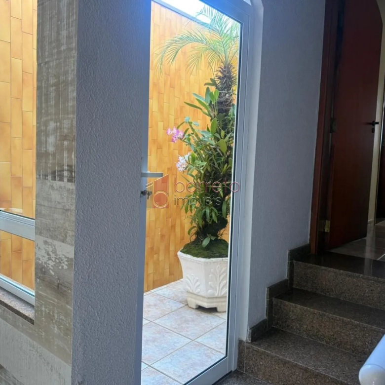 CASA À VENDA COM TERRENO DE 262M² NO BAIRRO VIANELO EM JUNDIAÍ-SP