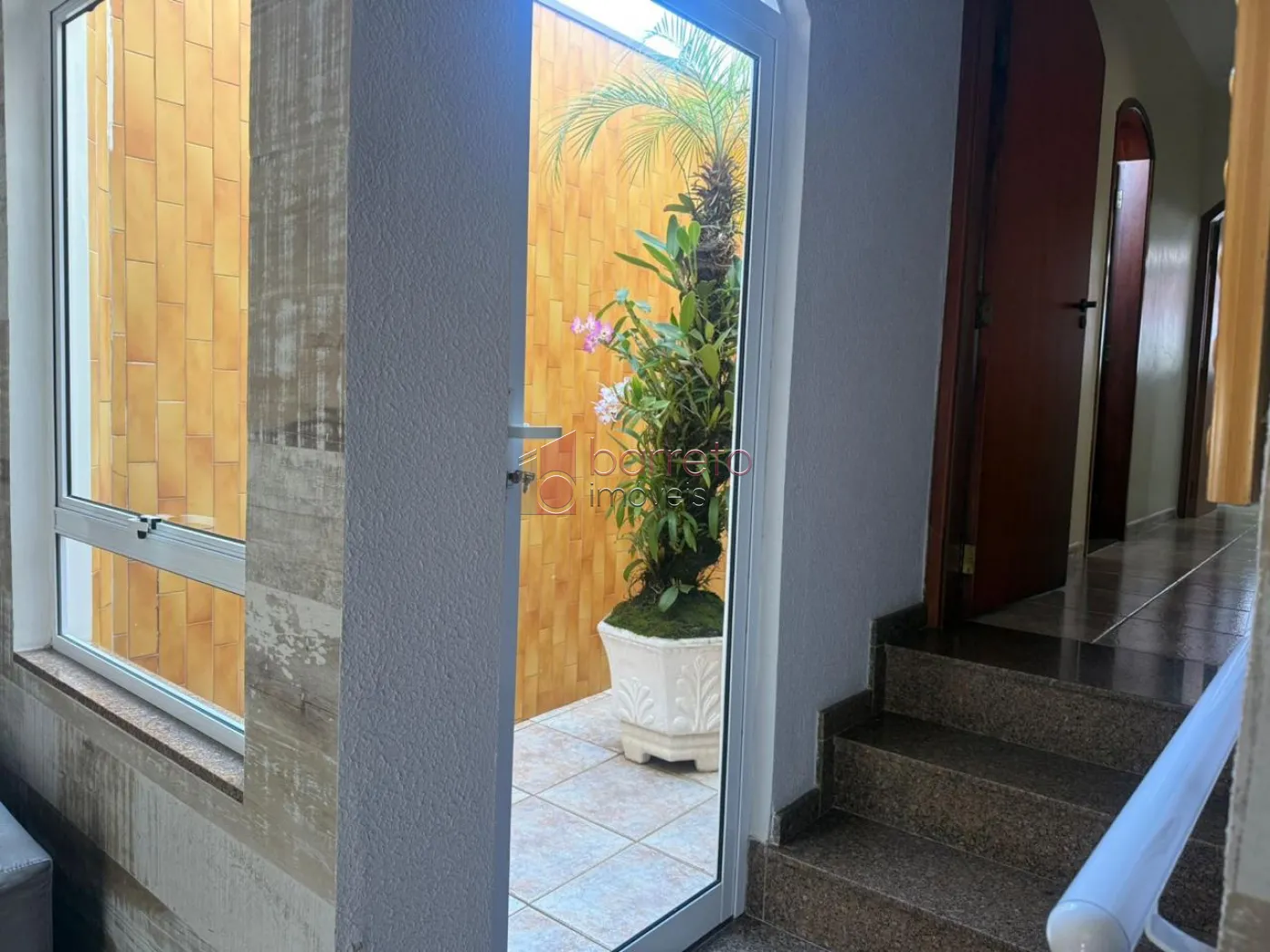 CASA À VENDA COM TERRENO DE 262M² NO BAIRRO VIANELO EM JUNDIAÍ-SP