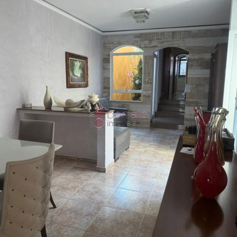 CASA À VENDA COM TERRENO DE 262M² NO BAIRRO VIANELO EM JUNDIAÍ-SP