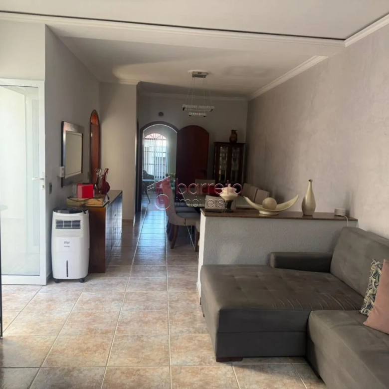 CASA À VENDA COM TERRENO DE 262M² NO BAIRRO VIANELO EM JUNDIAÍ-SP