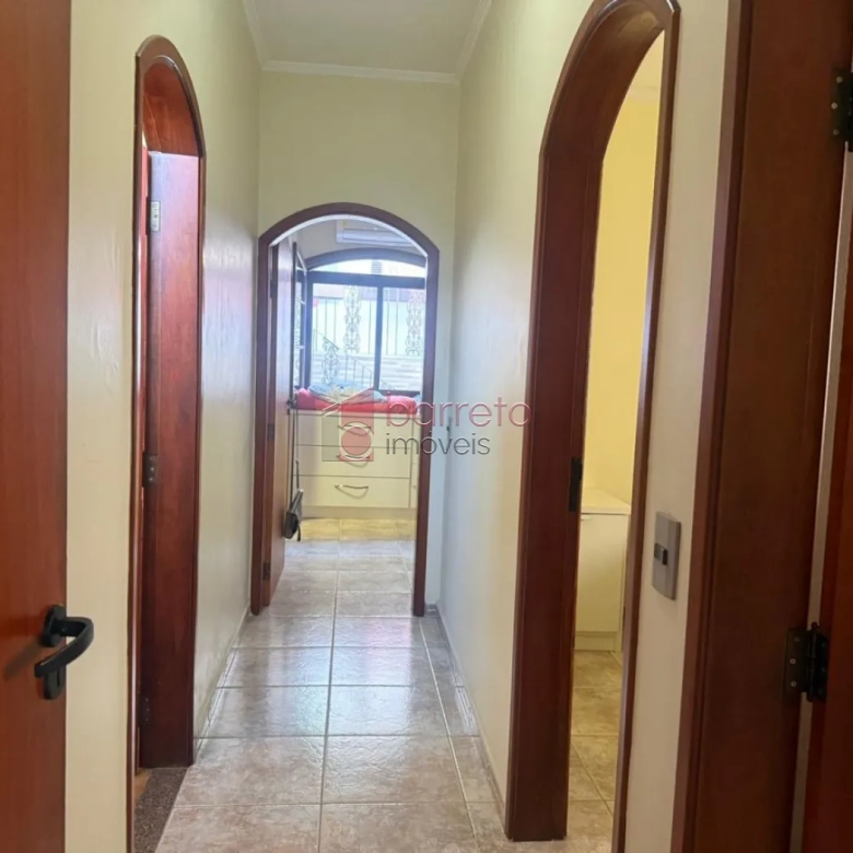 CASA À VENDA COM TERRENO DE 262M² NO BAIRRO VIANELO EM JUNDIAÍ-SP