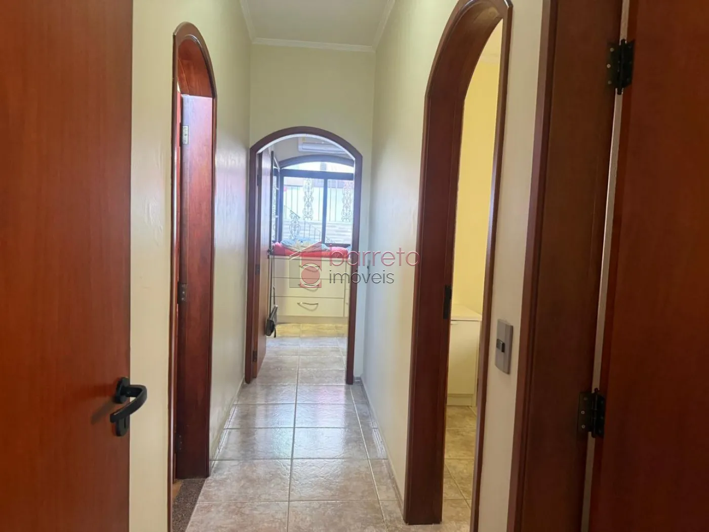 CASA À VENDA COM TERRENO DE 262M² NO BAIRRO VIANELO EM JUNDIAÍ-SP