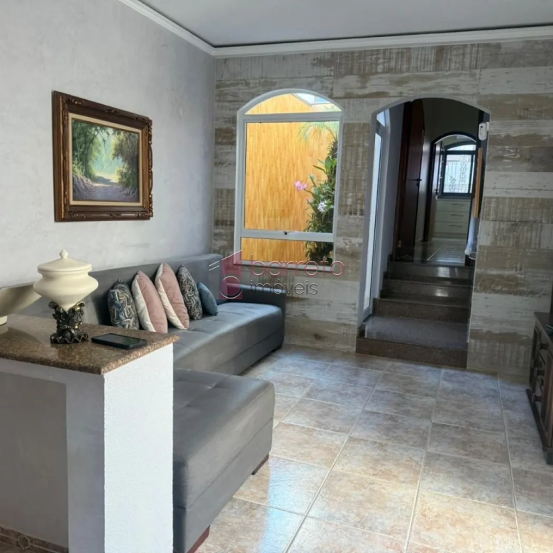 CASA À VENDA COM TERRENO DE 262M² NO BAIRRO VIANELO EM JUNDIAÍ-SP