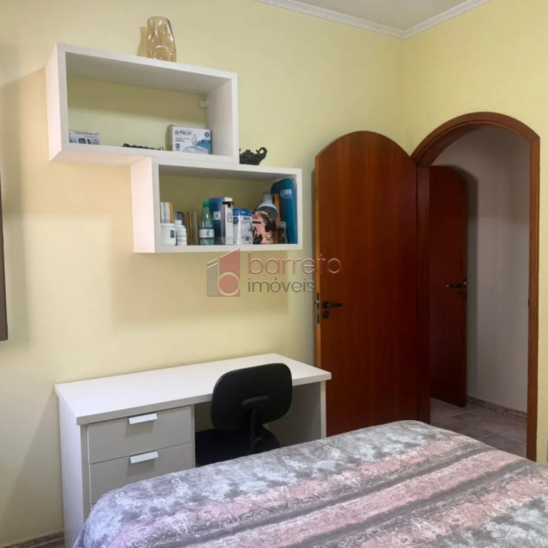CASA À VENDA COM TERRENO DE 262M² NO BAIRRO VIANELO EM JUNDIAÍ-SP