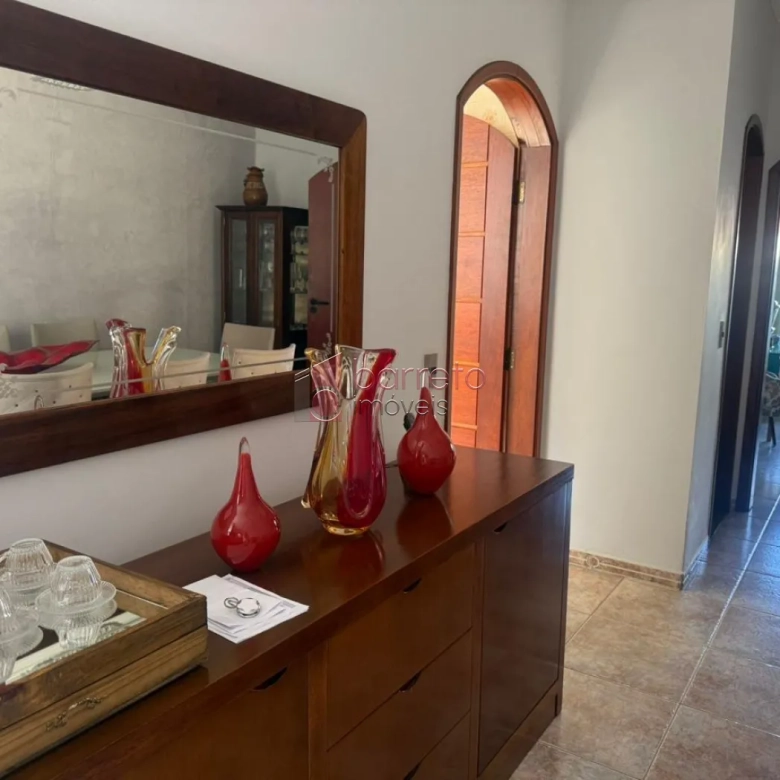 CASA À VENDA COM TERRENO DE 262M² NO BAIRRO VIANELO EM JUNDIAÍ-SP