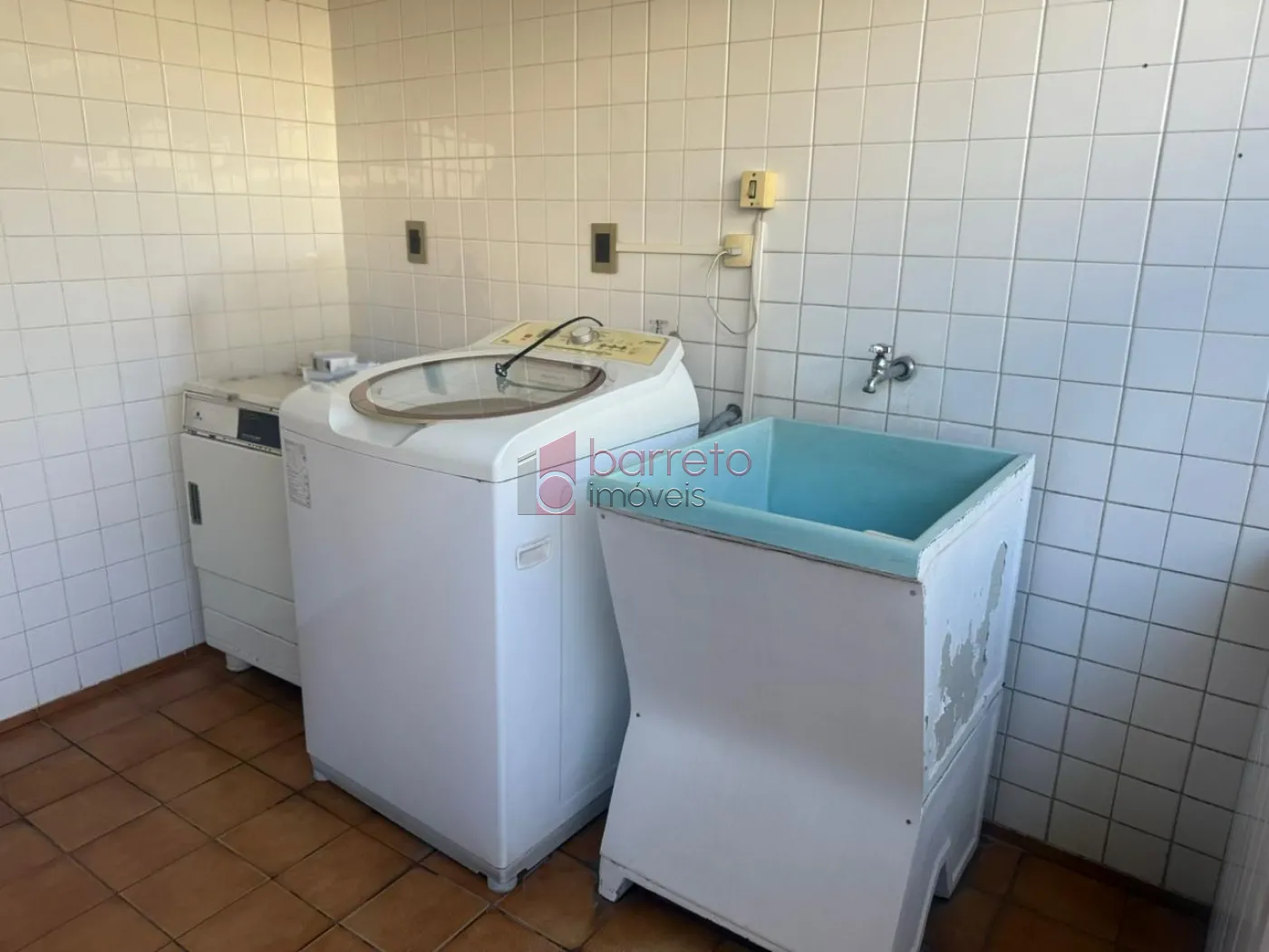 CASA À VENDA COM TERRENO DE 262M² NO BAIRRO VIANELO EM JUNDIAÍ-SP