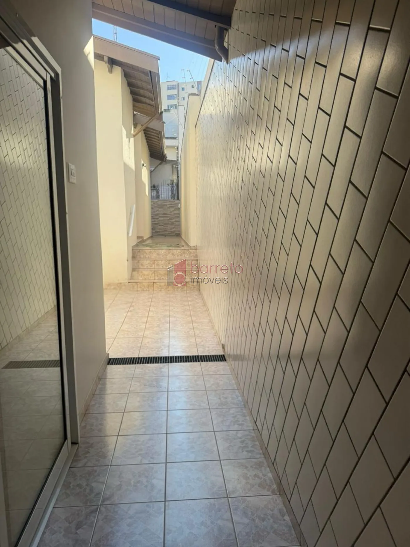 CASA À VENDA COM TERRENO DE 262M² NO BAIRRO VIANELO EM JUNDIAÍ-SP