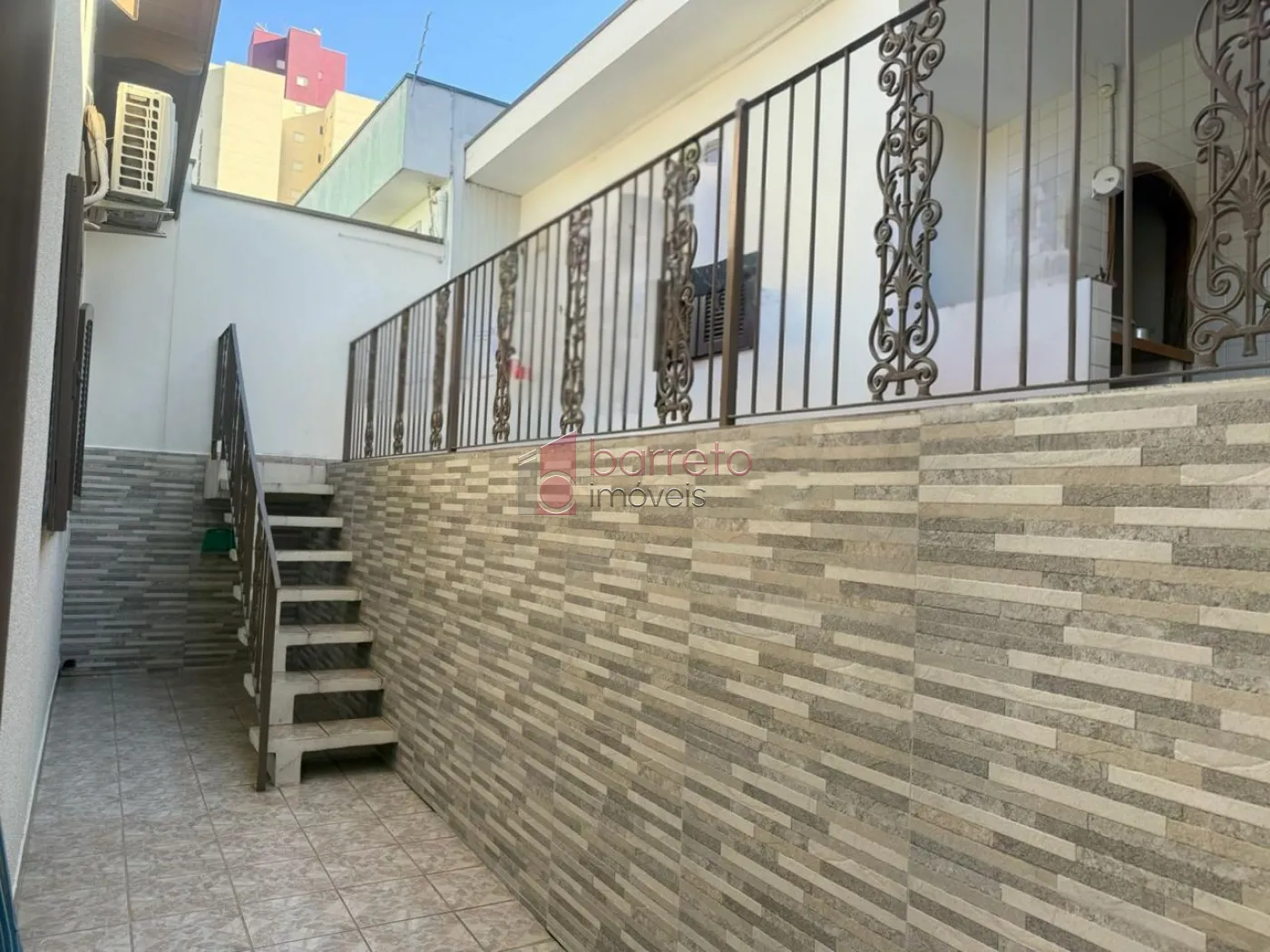CASA À VENDA COM TERRENO DE 262M² NO BAIRRO VIANELO EM JUNDIAÍ-SP