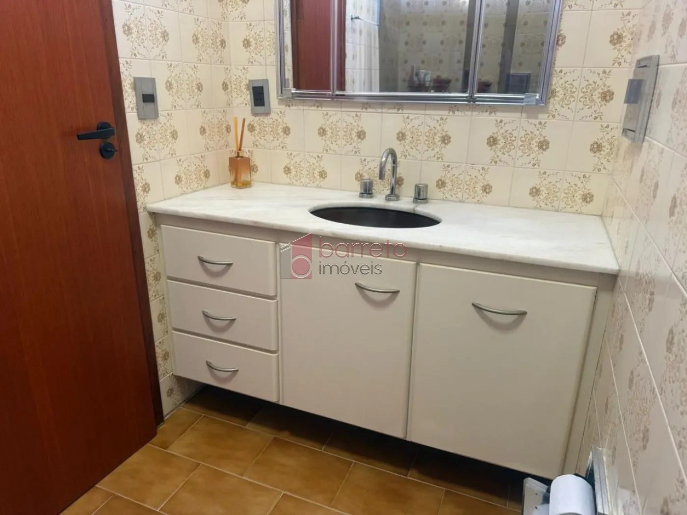 CASA À VENDA COM TERRENO DE 262M² NO BAIRRO VIANELO EM JUNDIAÍ-SP
