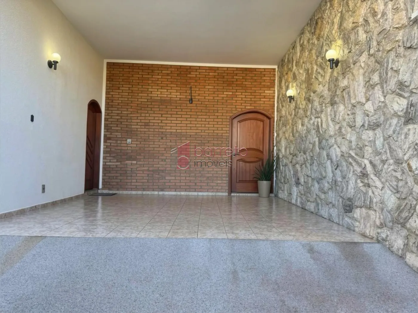 CASA À VENDA COM TERRENO DE 262M² NO BAIRRO VIANELO EM JUNDIAÍ-SP
