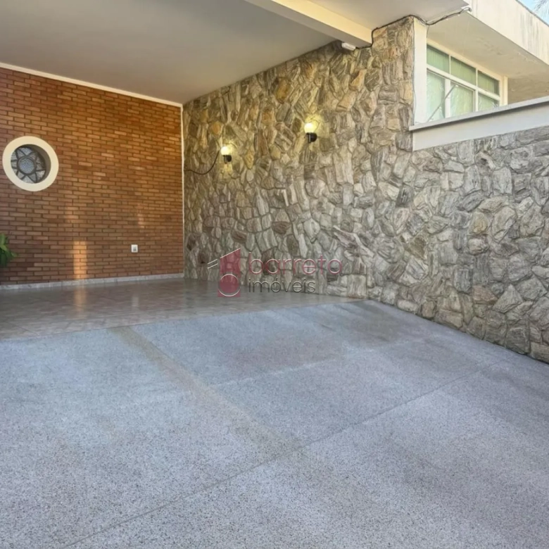 CASA À VENDA COM TERRENO DE 262M² NO BAIRRO VIANELO EM JUNDIAÍ-SP