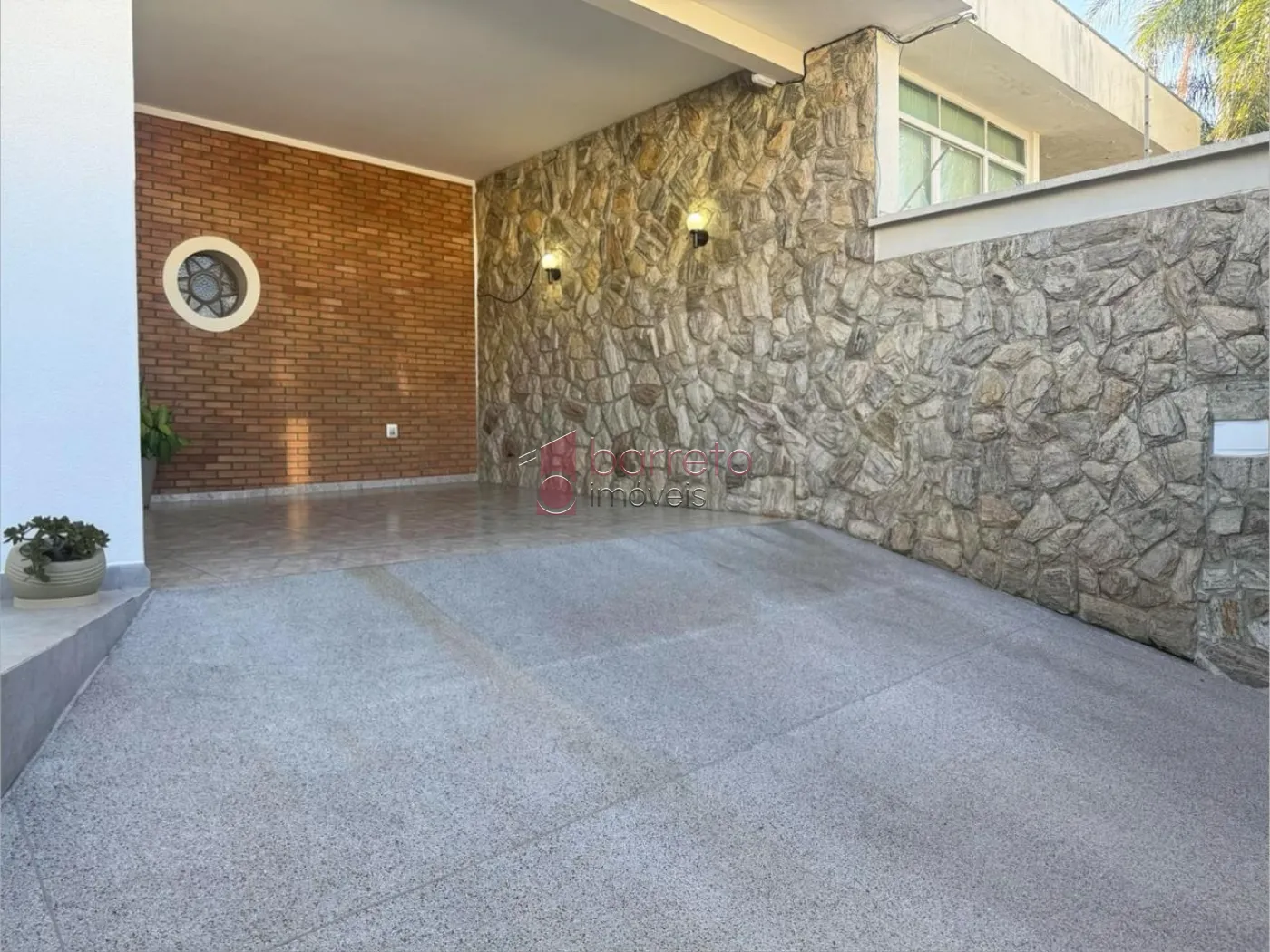 CASA À VENDA COM TERRENO DE 262M² NO BAIRRO VIANELO EM JUNDIAÍ-SP