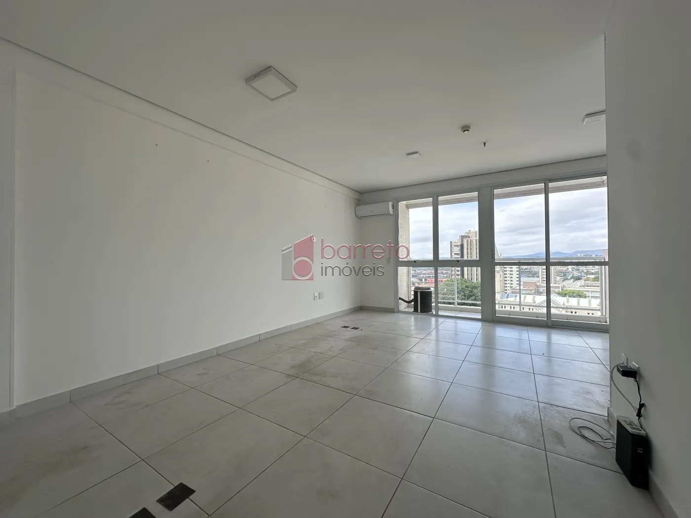 SALA COMERCIAL PARA LOCAÇÃO NO EDIFÍCIO IN DESIGN OFFICE – JUNDIAÍ/SP