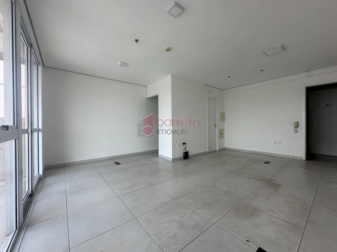 SALA COMERCIAL PARA LOCAÇÃO NO EDIFÍCIO IN DESIGN OFFICE – JUNDIAÍ/SP