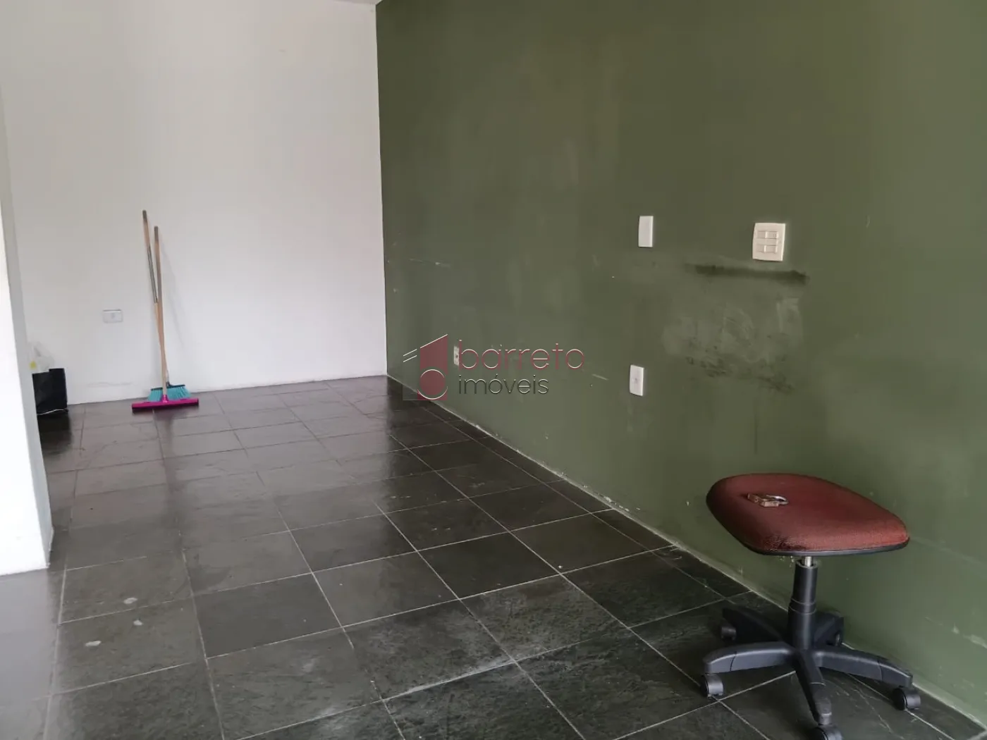 SALA COMERCIAL PARA LOCAÇÃO NO EDIFÍCIO CENTRO EMPRESARIAL NOVE DE JULHO – JUNDIAÍ/SP