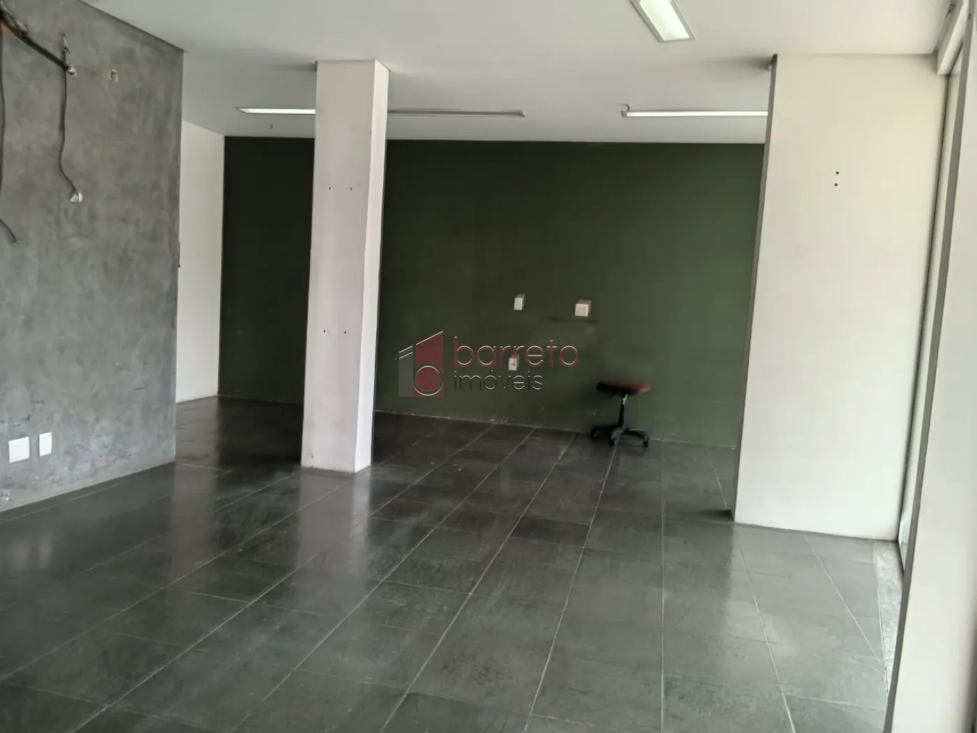 SALA COMERCIAL PARA LOCAÇÃO NO EDIFÍCIO CENTRO EMPRESARIAL NOVE DE JULHO – JUNDIAÍ/SP
