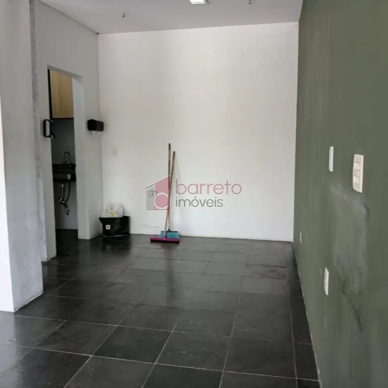 SALA COMERCIAL PARA LOCAÇÃO NO EDIFÍCIO CENTRO EMPRESARIAL NOVE DE JULHO – JUNDIAÍ/SP