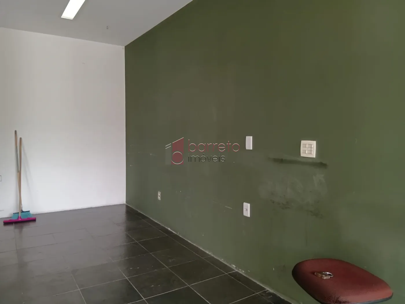 SALA COMERCIAL PARA LOCAÇÃO NO EDIFÍCIO CENTRO EMPRESARIAL NOVE DE JULHO – JUNDIAÍ/SP