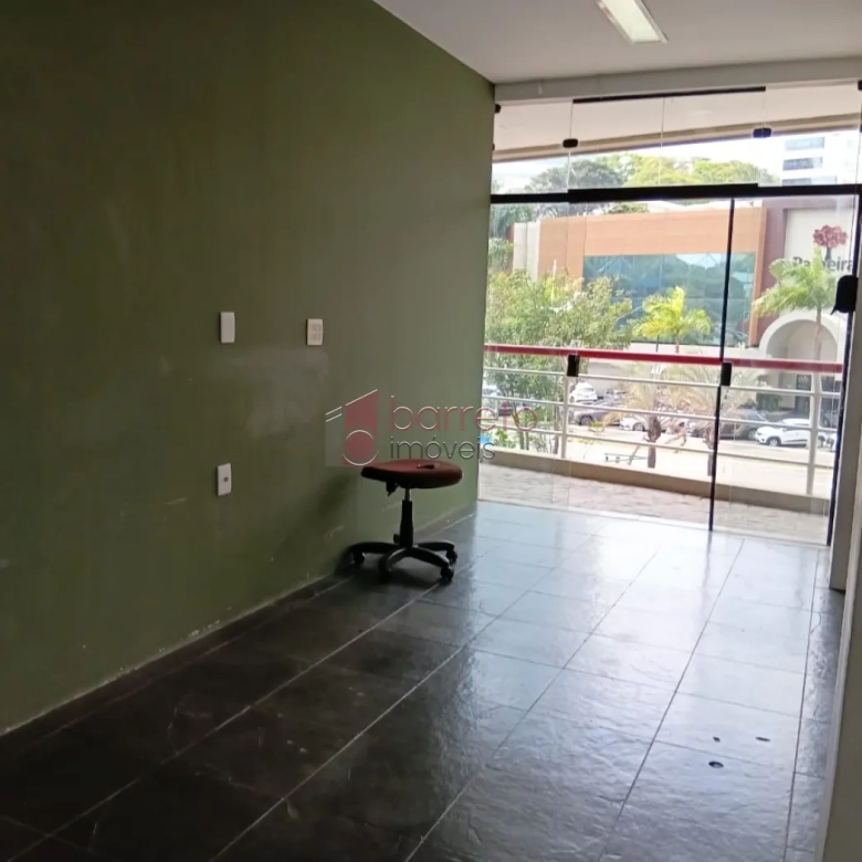 SALA COMERCIAL PARA LOCAÇÃO NO EDIFÍCIO CENTRO EMPRESARIAL NOVE DE JULHO – JUNDIAÍ/SP