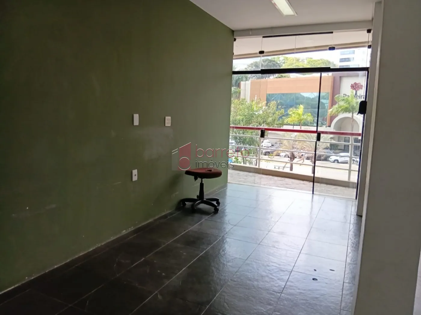 SALA COMERCIAL PARA LOCAÇÃO NO EDIFÍCIO CENTRO EMPRESARIAL NOVE DE JULHO – JUNDIAÍ/SP