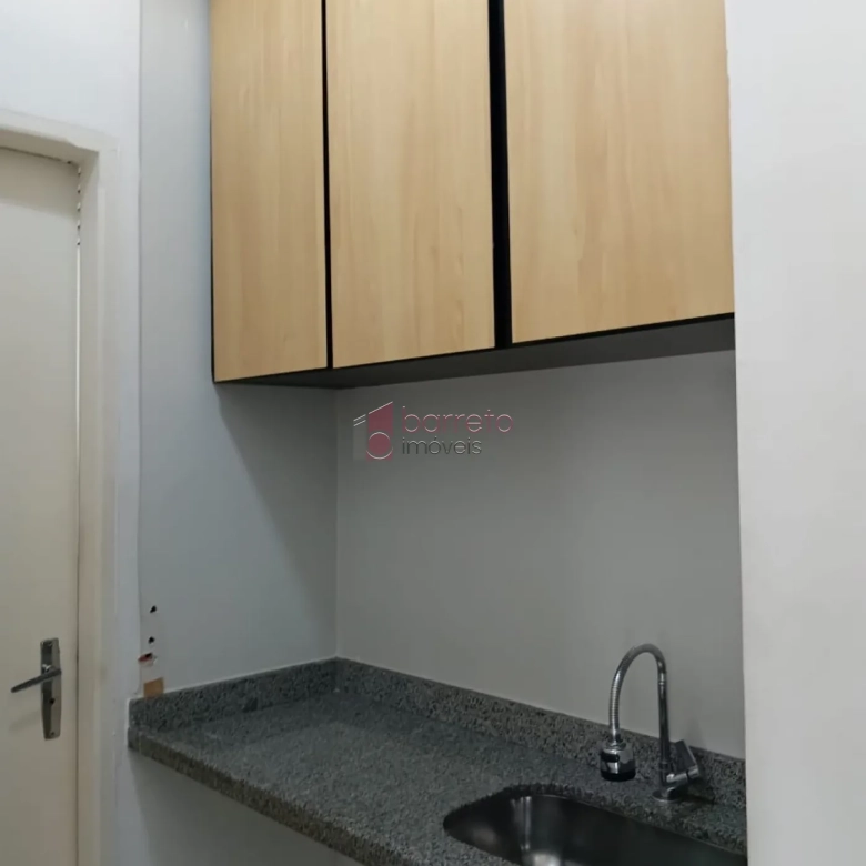 SALA COMERCIAL PARA LOCAÇÃO NO EDIFÍCIO CENTRO EMPRESARIAL NOVE DE JULHO – JUNDIAÍ/SP