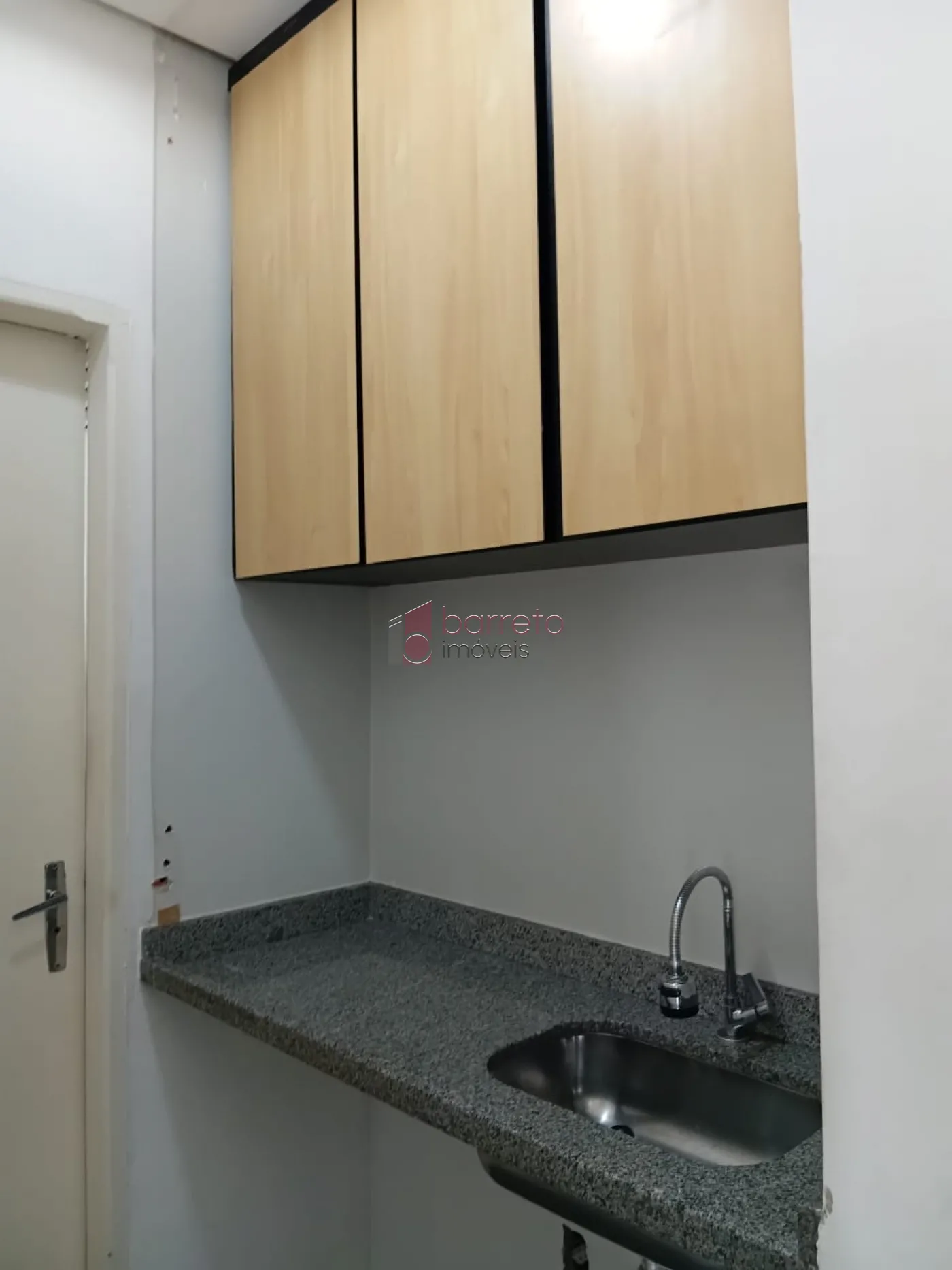 SALA COMERCIAL PARA LOCAÇÃO NO EDIFÍCIO CENTRO EMPRESARIAL NOVE DE JULHO – JUNDIAÍ/SP