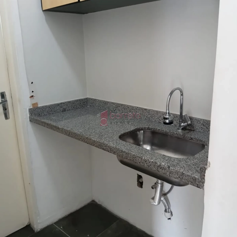 SALA COMERCIAL PARA LOCAÇÃO NO EDIFÍCIO CENTRO EMPRESARIAL NOVE DE JULHO – JUNDIAÍ/SP