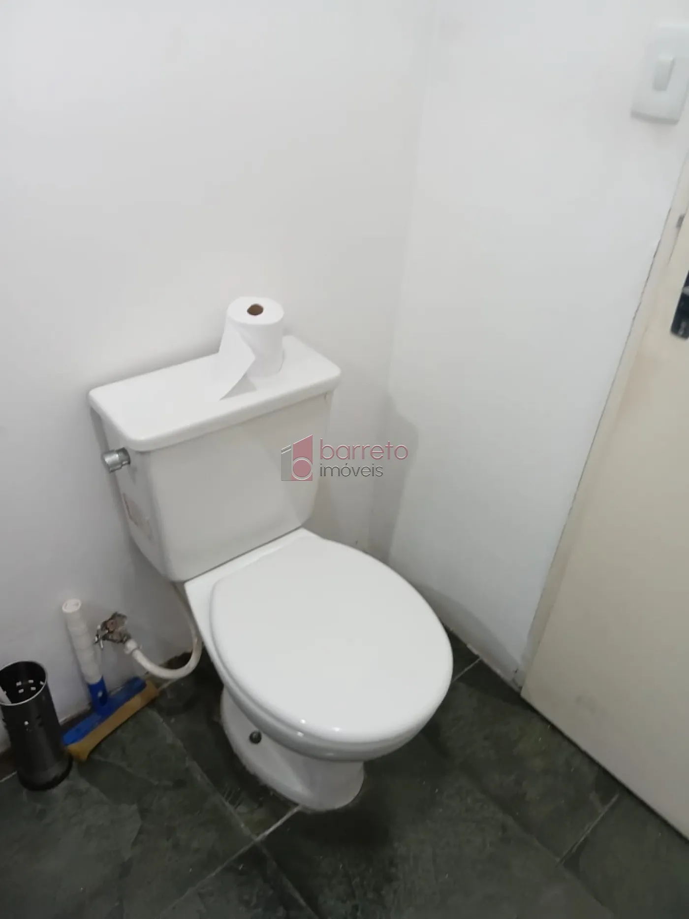 SALA COMERCIAL PARA LOCAÇÃO NO EDIFÍCIO CENTRO EMPRESARIAL NOVE DE JULHO – JUNDIAÍ/SP